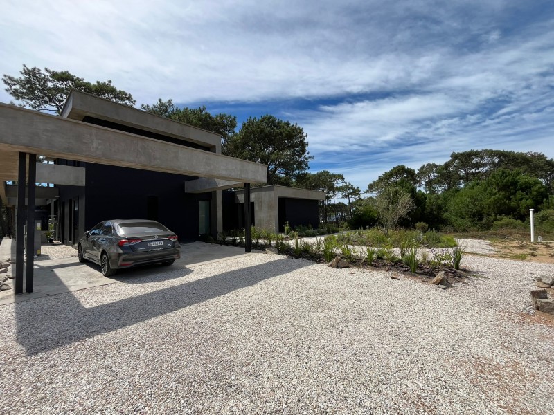 Casa en venta y alquiler en Barrio Privado La Barra